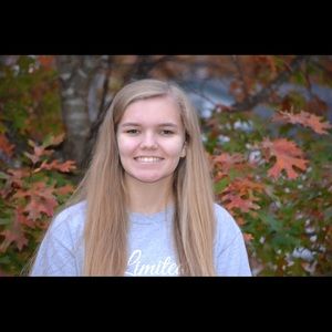 Meet your Posher, Chloe